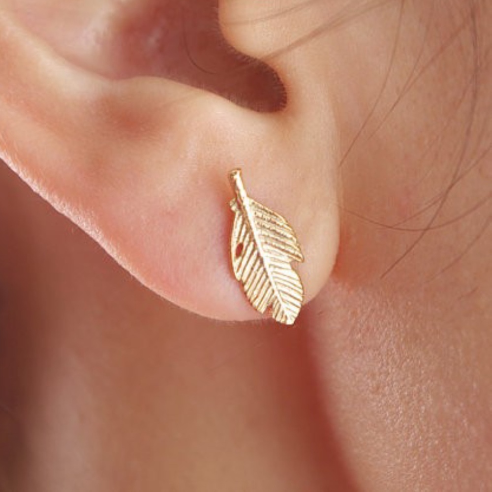 Simple Bohemian Feather Stud Earrings - Picture 3 of 4